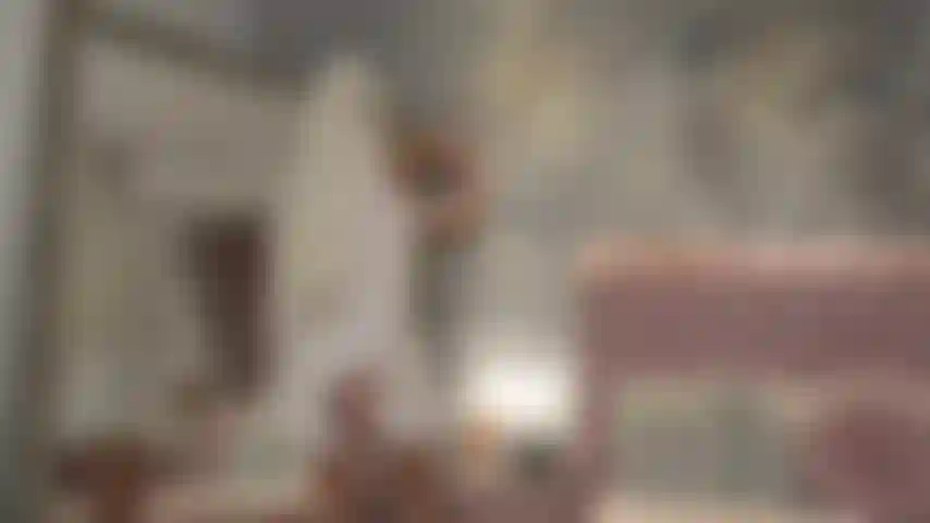 Je t'emmène dans mon royaume de glace, pour faire de toi la première humaine qui va féconder la reine.