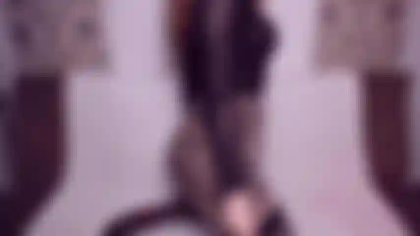 Donnant une fessée à mon pâle butin.