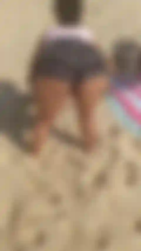 Je suis sur la plage.