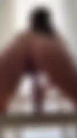 Bwc devant la fenêtre avec un cul juteux pov.