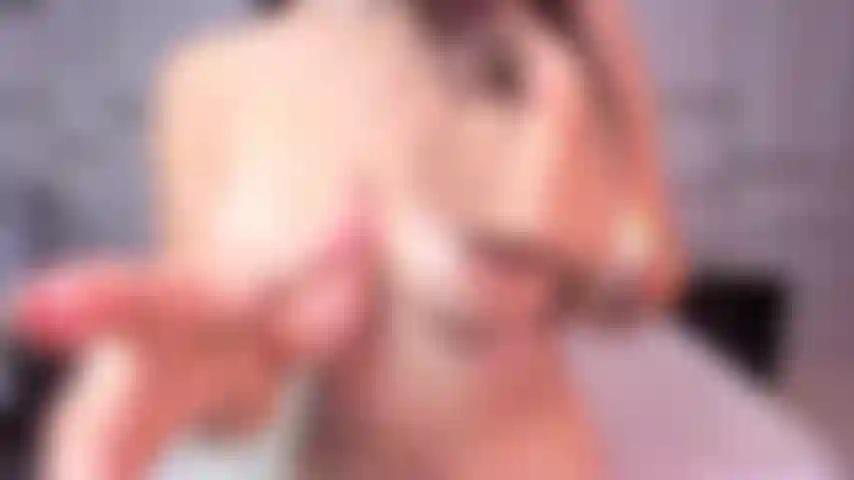 De gros seins, une chatte poilue et un beau cul, tout cela et plus encore, vous le verrez aujourd'hui.