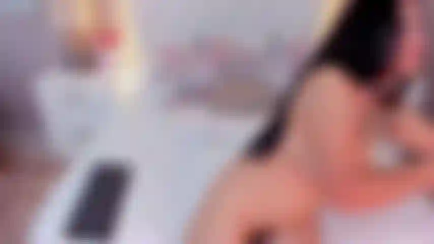 Ça m'excite de plus en plus rien que de penser à me regarder.