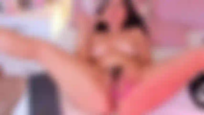 D'abord dans ma bouche puis dans ma chatte.