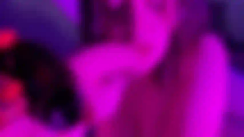 Je jouis dans ma bouche pendant que je suce profondément ta bite, très salissante.