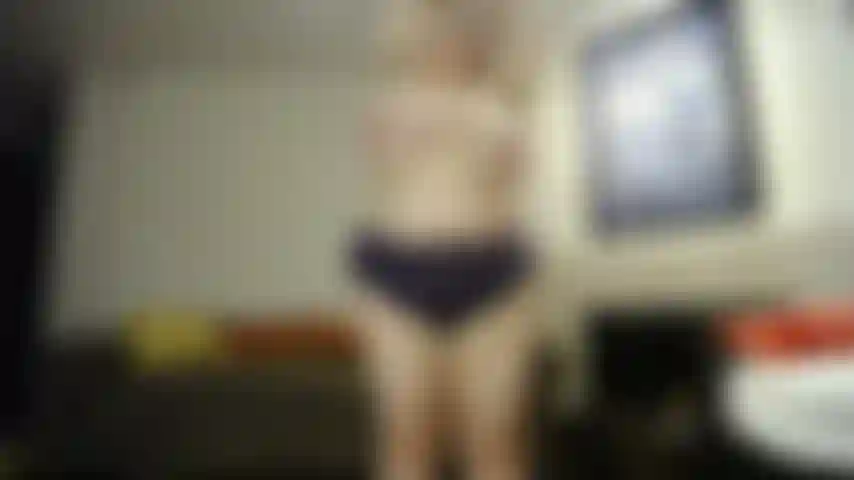 Des courbures latérales, d'énormes seins sortis, mes fosses poilues vous tentent... Pour travailler votre bras, celui-ci me fait vraiment du bien, et je suis sûr que cela vous fera du bien aussi...