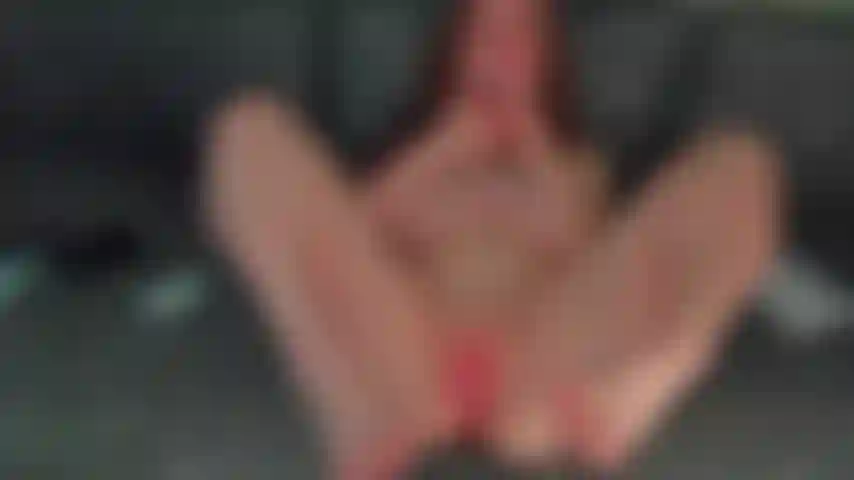 Je baise ma chatte avec un gode.