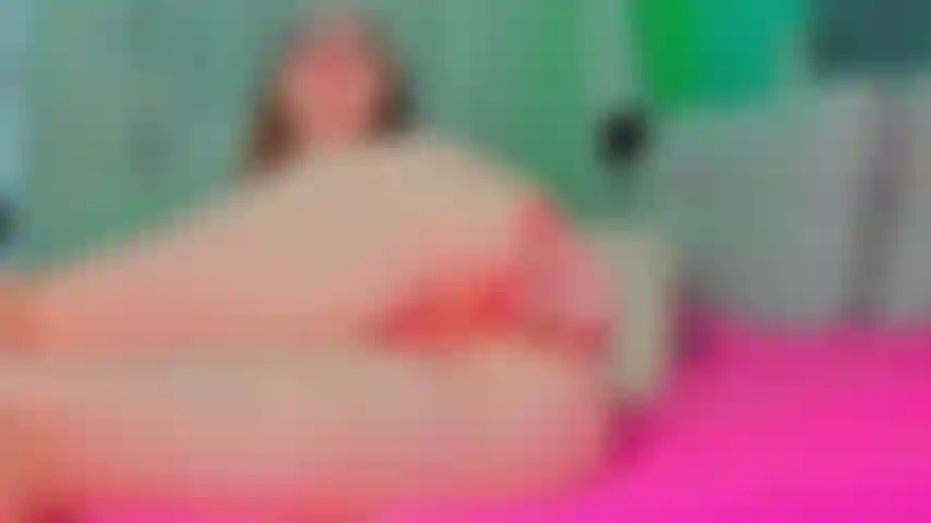 Je baise ma chatte avec un gros gode noir en pose latérale.