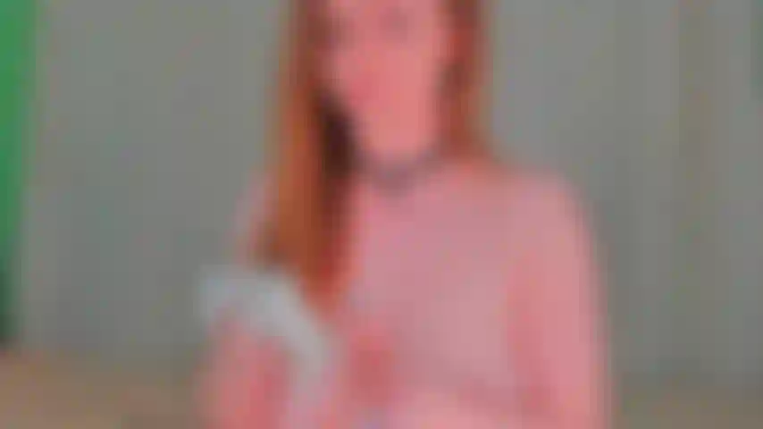 Je doigte la chatte avec des gants médicaux en latex.