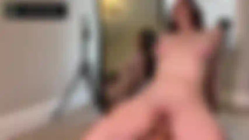 Xintrist asmr gémit et chatte.