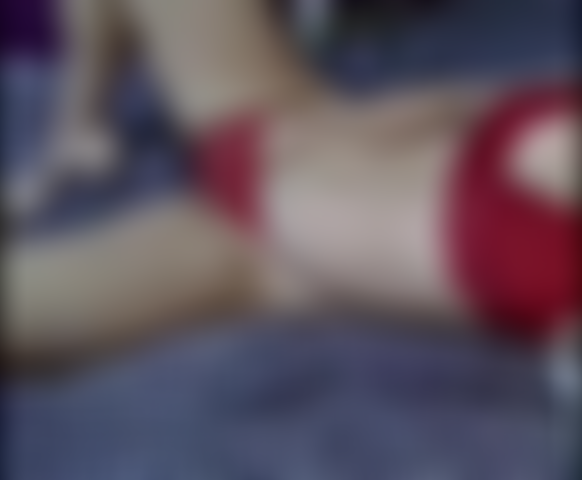 Jeu de chatte et fessée.