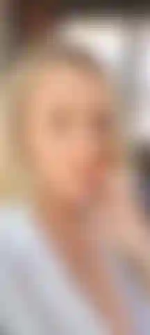 Je fume une cigarette avec moi.