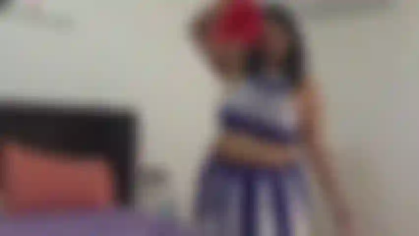 Approchez-vous et faites connaissance avec moi dans cette vidéo intime et unique en son genre.