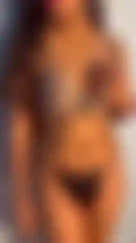 Je veux une grosse bite, vois mon corps chaud.