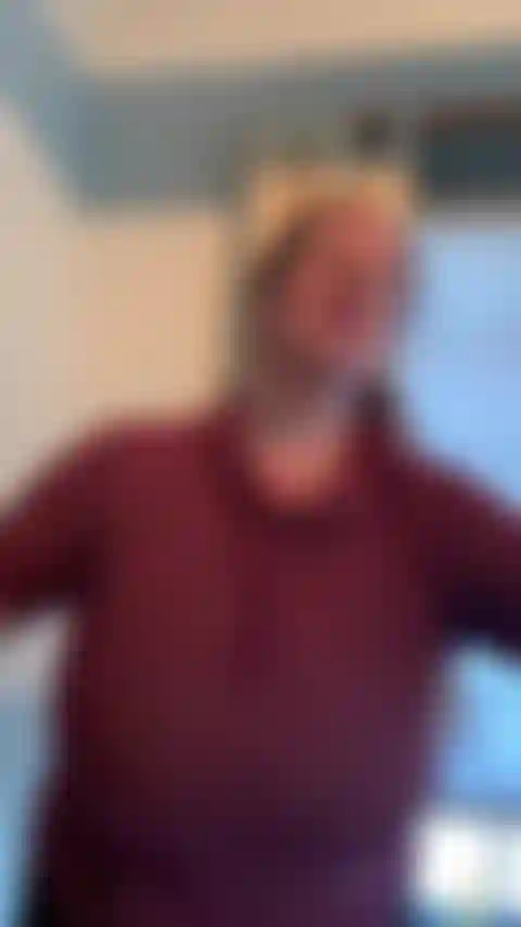 Gros seins rebondissant sur l'elliptique.