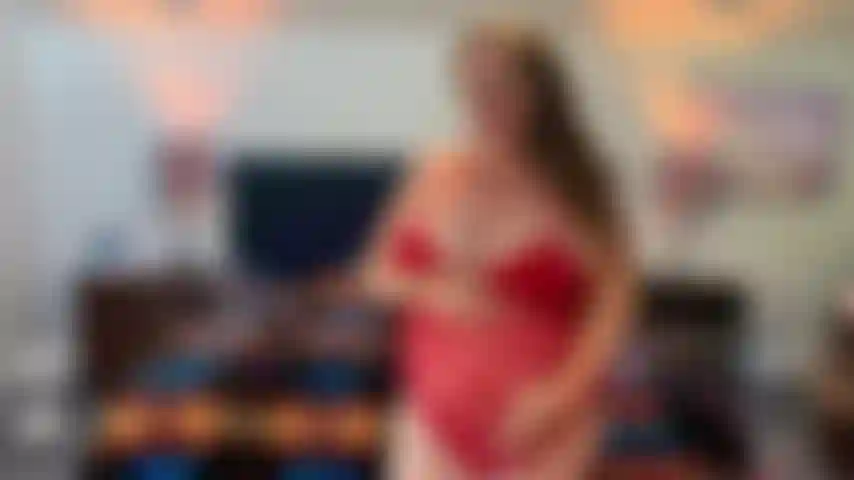 Enceinte qui baise avant de sauter.