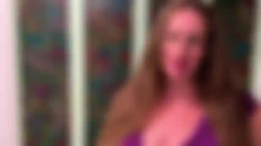La belle-mère enceinte te rote au visage.