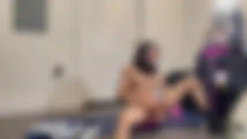 ( Pas de son) éjaculation mettant fin à un martèlement de bite.