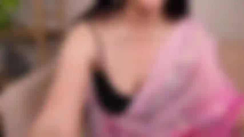 La milf desi séduit la bite du collège.