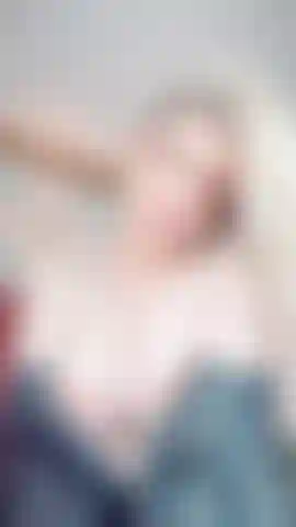 Je suis presque sûre que tu veux toucher mes seins !