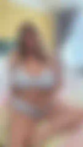 Je secoue mes énormes seins, je me demande si tu peux tout gérer de moi ? Imagine mettre ces aréoles brunes dans ta bouche….Mmm.