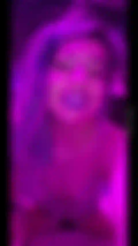 20 Minutes de pur bonheur ! Ma chatte était trempée, alors que je roulais des yeux derrière ma tête et vous me regardez me compléter dans une fontaine de chatte suintante de crème de sperme. Comprend, bbc bec, bad dragon, réaliste, vibrateur.