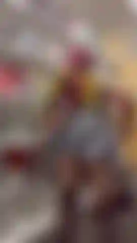 Célébration du mois queer - méchanceté dans les bibliothèques publiques. Culotte fourrée dans une grande bouche, exhibant sa chatte et son trou du cul serré.