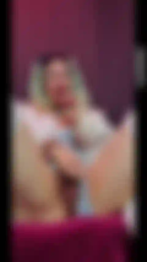 Joue un rôle dans une étudiante sexy en laboratoire et le professeur de chimie voulait jouer avec ma chatte serrée et a commencé à baiser ma chatte avec un tube à essai pour la rendre crémeuse jusqu'à ce que je jouisse !