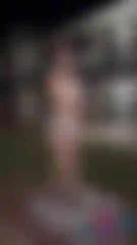 Déshabillage public en complexe - teaser.