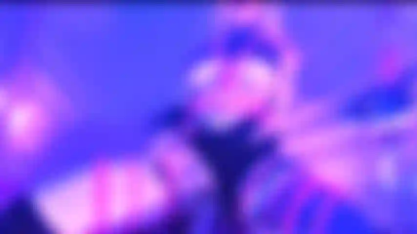 Je chevauche ta bite dure et je reçois tout ton lait sucré.