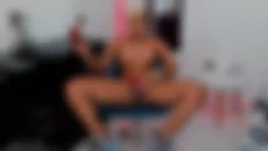 Baise-moi la chatte mouillée.