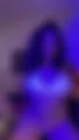 Flirty vibes, hot smiles & private moments waiting