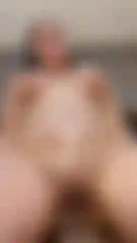 Watch how I fuck this big BBC, while I bounce my big tits with a lot of oil while you go all over my sexy body. It turns me on so much riding that I reach a great orgasm with a lot of cum