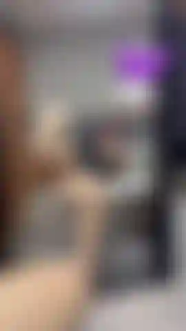 Je me suis fait baiser puis j'ai décidé de me filmer en train d'écarter et de me doigter la chatte pleine de foutre 💦.
