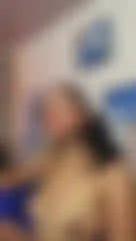 Dance fait rebondir mon gros cul.