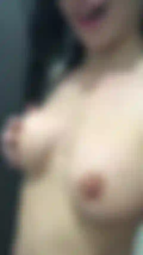 Une sortie de douche trs coquine.