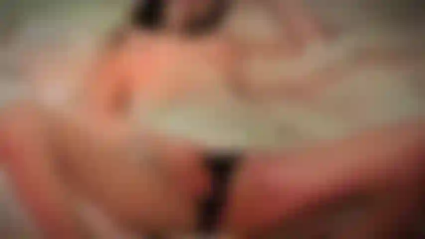 Sexe g/f : vue de face de moi en train de chevaucher sa bite. Je me suis tellement fait étirer..