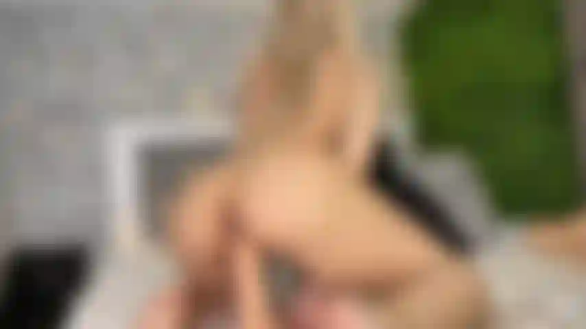 Je roule à l'envers avec un gros gode ! Ma position préférée !