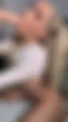 Quickie bj, je me branle et je crache.