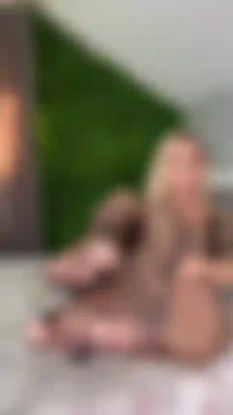 Orteils noirs en résille.