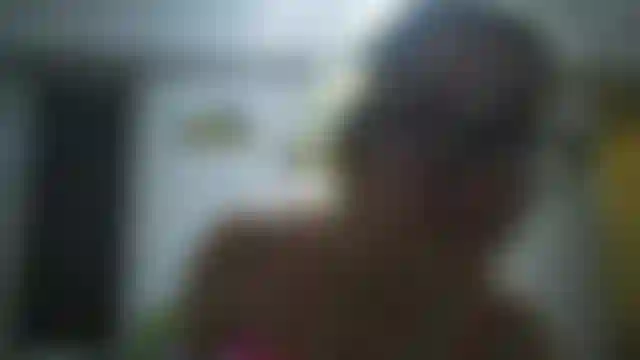 Je suce les seins et les moignons de mes adorables fidèles.