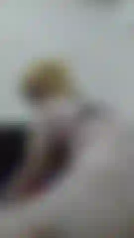 Naruko chevauchant un gode par derrière.