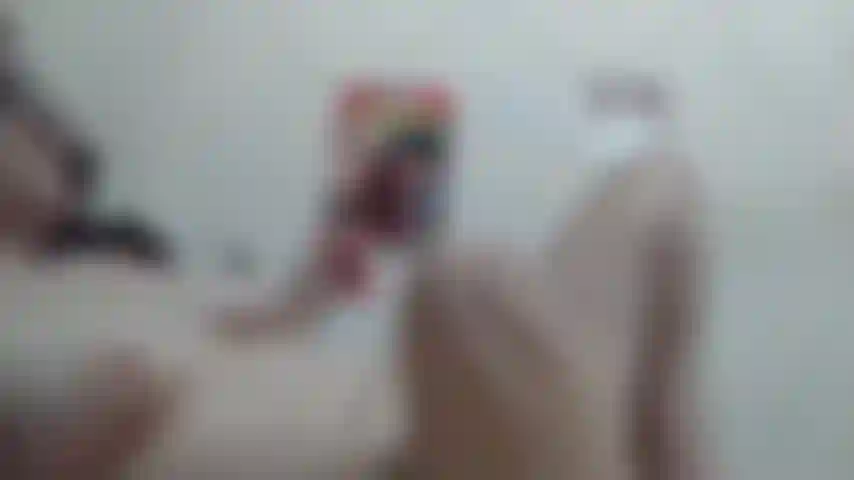 Je me masturbe avec des vibromasseurs...