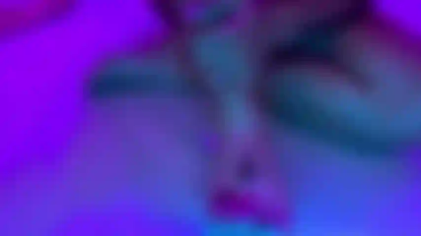 Tu veux jouer avec mes pieds ?