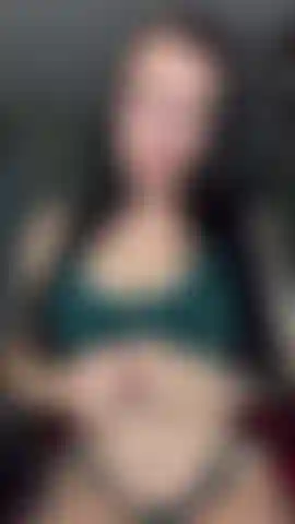 Un strip-tease crémeux et un jeu de chatte.