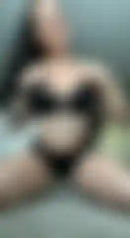 Dick chevauche une salope qui jouit si fort.