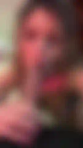 Je suce mon gode de 8 pouces.