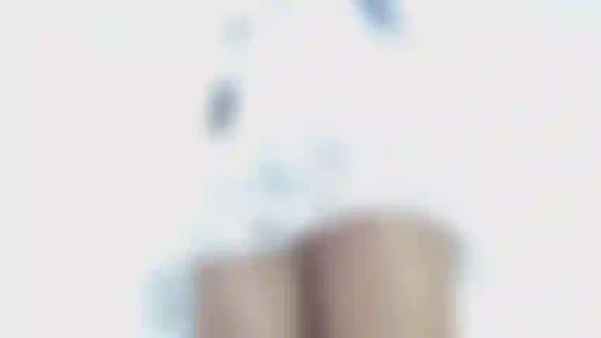 J'éjacule dans une tasse pour boire.