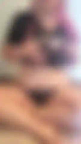 Strip tease & adoration des seins.