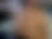 Crème sur les seins.