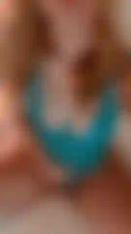 Je me frotte la chatte.